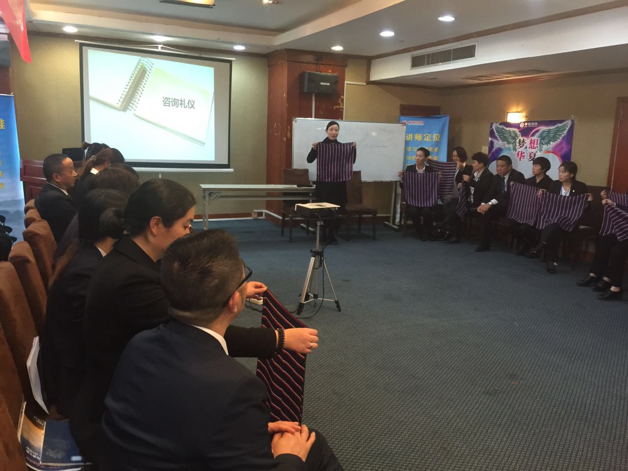 南京商務(wù)禮儀培訓及形象打造之人壽集團商務(wù)咨詢